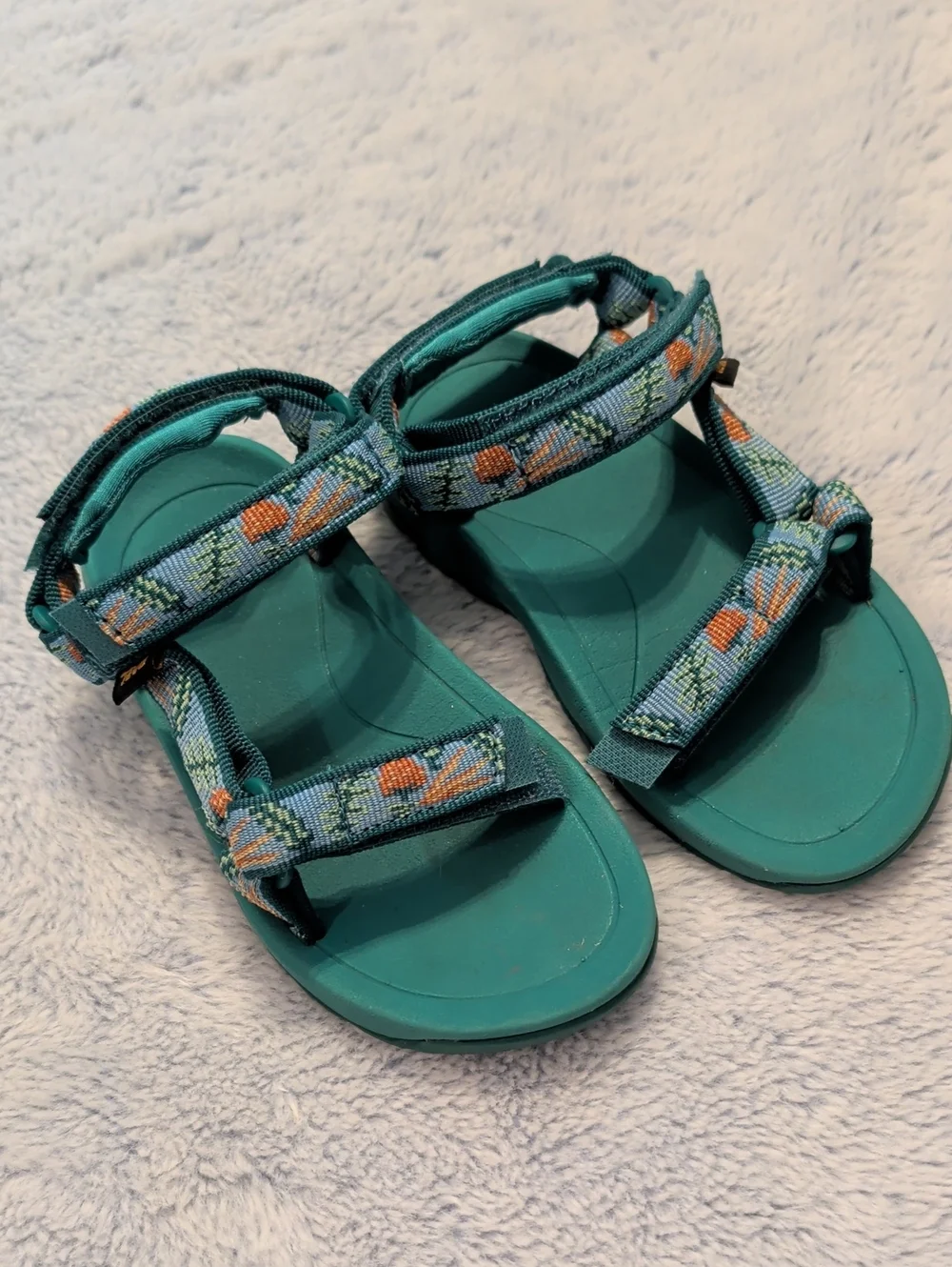 EUC Sz 9 Teva Hurricane XLT 2 Sandals Green Vegetable Veggies Fruit Garden